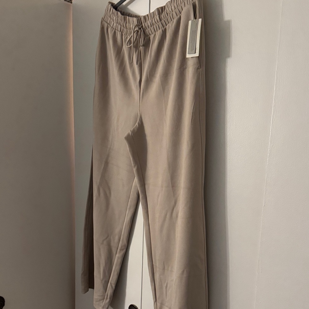 Women’s Tan Pants